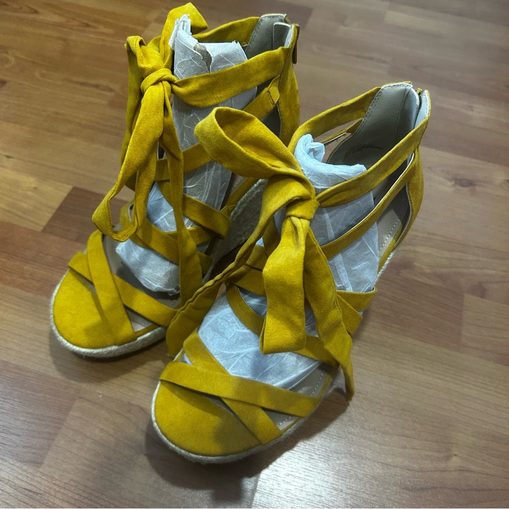 Torrid Lace Up Wedges espadrille goldish womens size 9W summer vacation concert